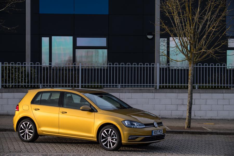  Volkswagen Golf TDI 5-Door 2017 года  (UK) (фото 22 из 30)